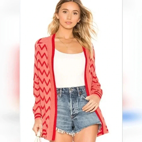 House of Harlow 1960 X REVOLVE Julep Cardigan in Pink & Red Chevron print - Picture 1 of 6
